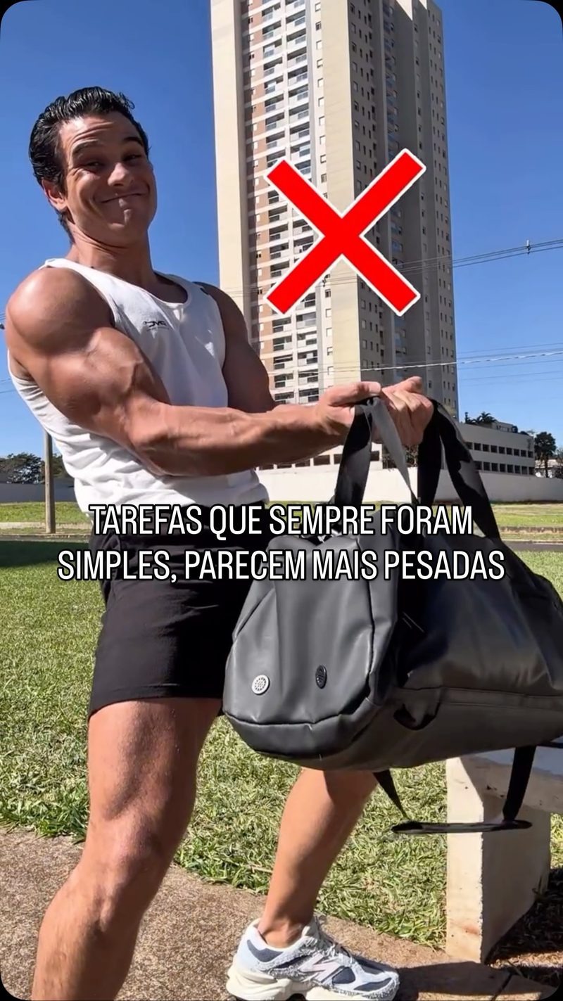 Vitor Comim em treino de força carregando carga, sobre autonomia ao envelhecer